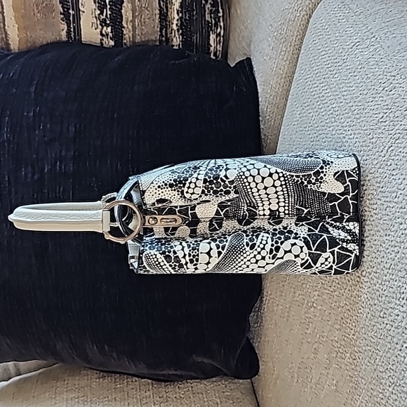 Limited Edition LVxYK 1 of 50 Made Capucines MM - Picture 2 of 13